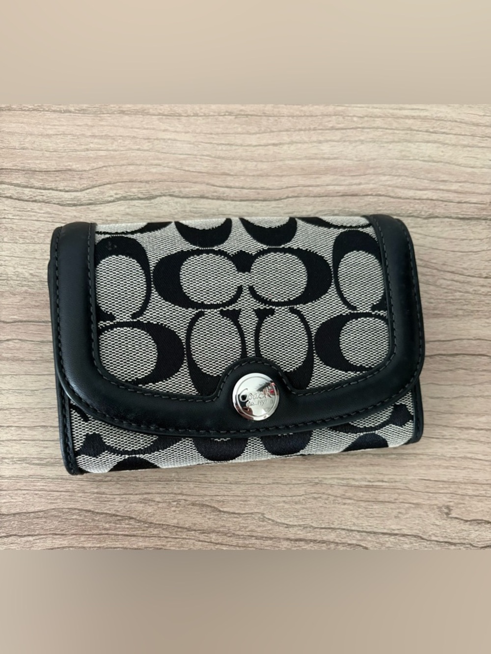 Coach NWT Black & Cream Signature Compact Wallet